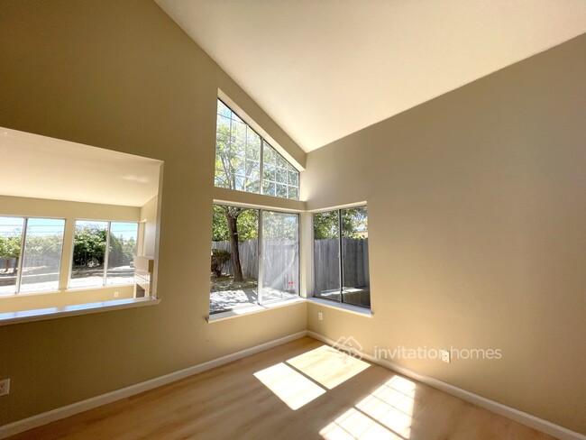 Building Photo - 1419 Gateway Dr