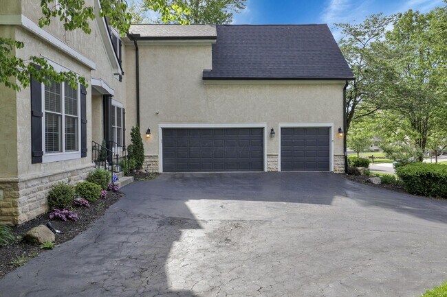 Foto del edificio - 7097 Pleasant Colony Cir