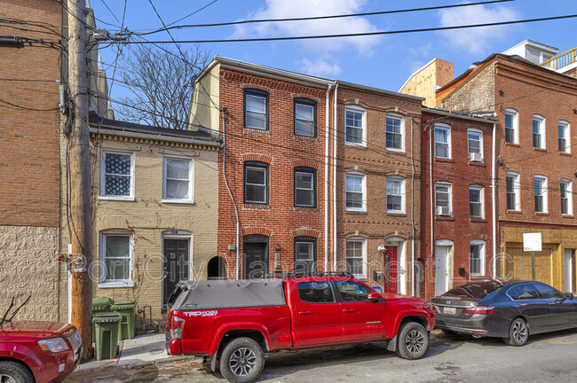 Building Photo - 106 S Regester St