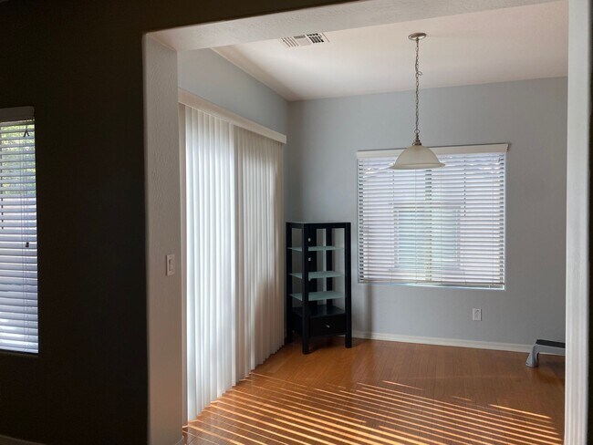 Building Photo - Anthem Rental