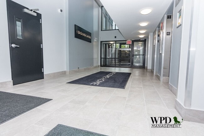 Foto del edificio - 6521 S Lowe Ave