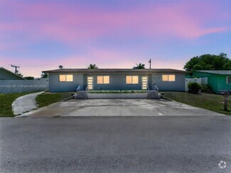 Building Photo - 1811 SW 97th Terrace