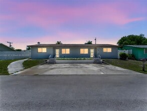 Building Photo - 1811 SW 97th Terrace