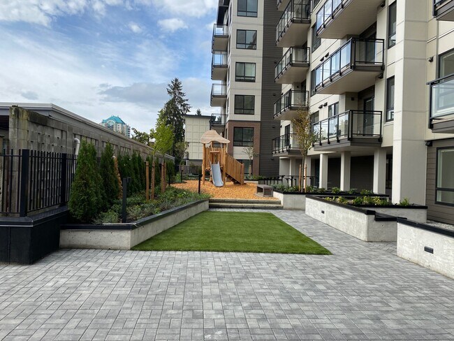 Photo du bâtiment - 32174 George Ferguson Way