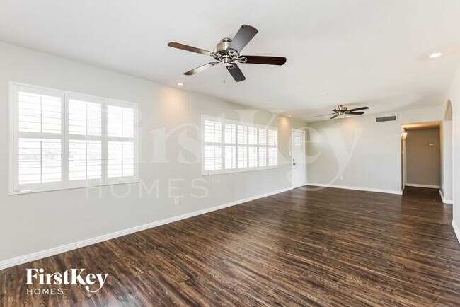 Foto del edificio - 2025 West Campbell Ave