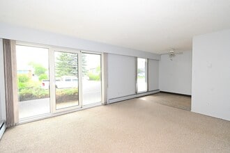 Building Photo - 879 Johnson St