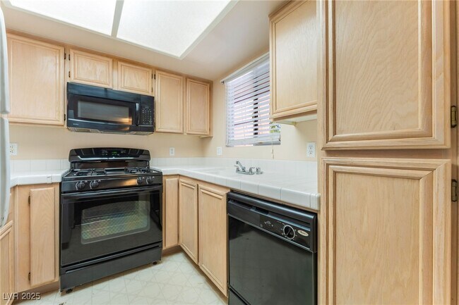 Building Photo - 1908 Tierra Vista Dr