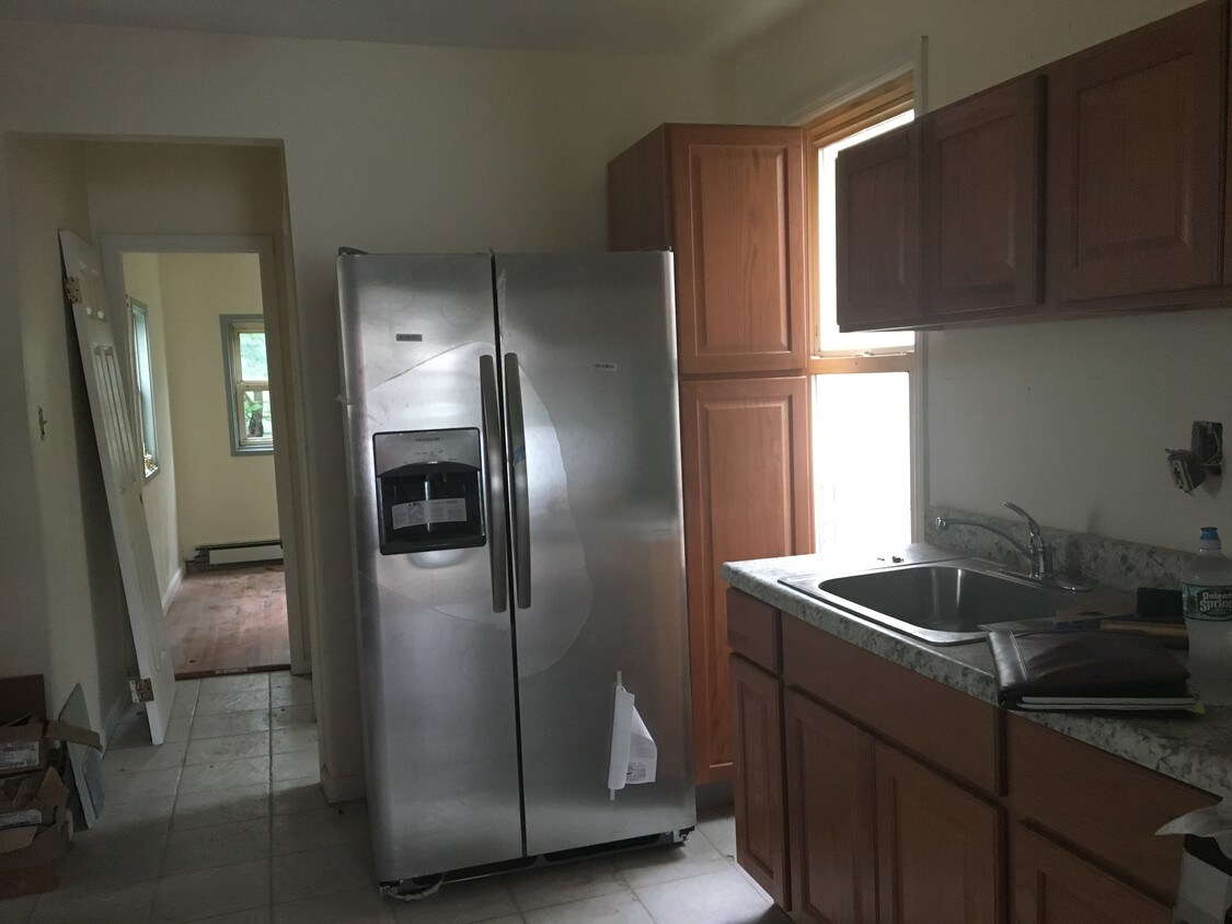 21 Tompkins Cir, Staten Island, NY 10301 House Rental in Staten