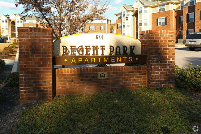 Foto del edificio - Regent Park Apartments