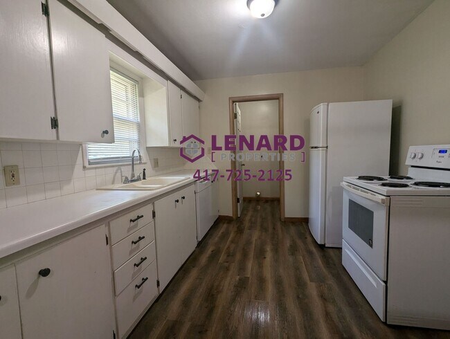 Building Photo - Beautiful 3 Bedroom House With Large Yard!