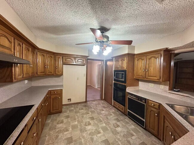 Foto del edificio - 4724-4726 Berridge Ln, Dallas, TX 75227