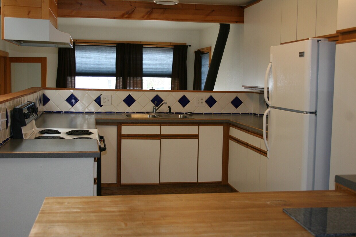 Primary Photo - 203 W William St