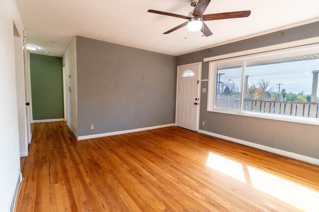 Building Photo - 2610 E Pikes Peak Ave