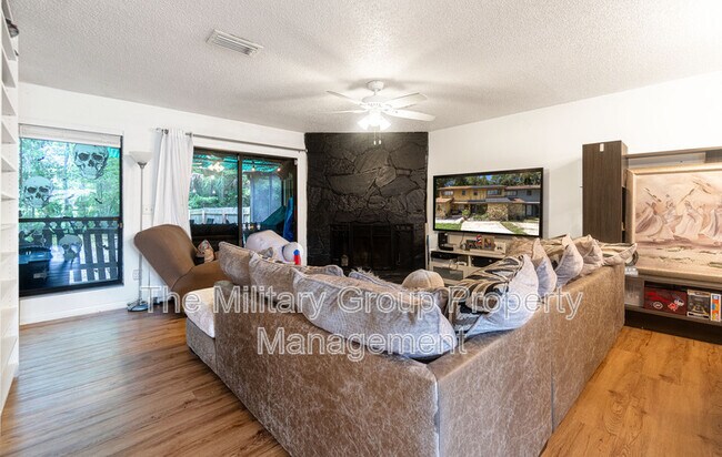 Foto del edificio - 4814 Kingsmeadow Ln