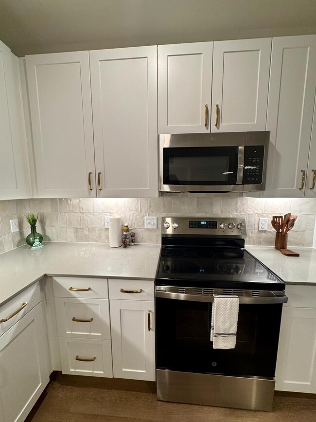 Foto del edificio - 1301 Leah Ave