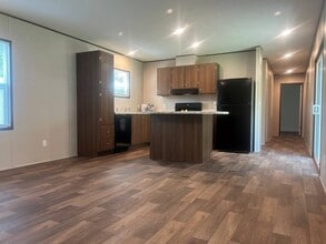 Building Photo - 60 White Oak Village