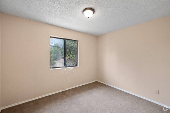 4BR, 2BA - 1,100SF - Second Bedroom - 520 S Verde St