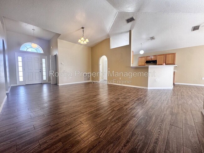 Building Photo - 5536 Sycamore Canyon Dr