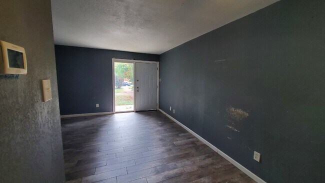 Building Photo - Apartment Near Irving Hospital District