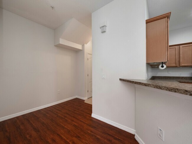 Building Photo - 6646 S Goldenrod Rd