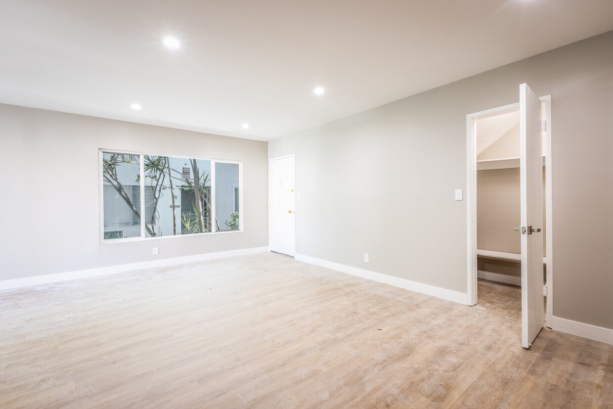 Foto principal - 13910 Sayre St