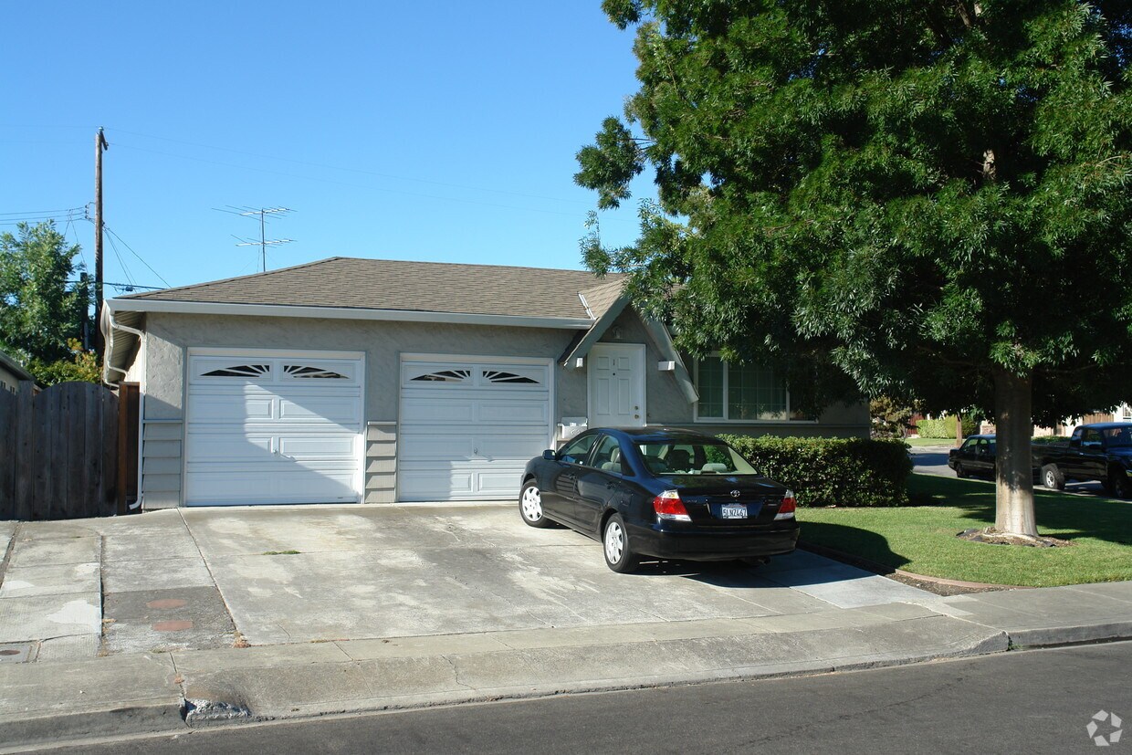 Building Photo - 2434 Patricia Drive