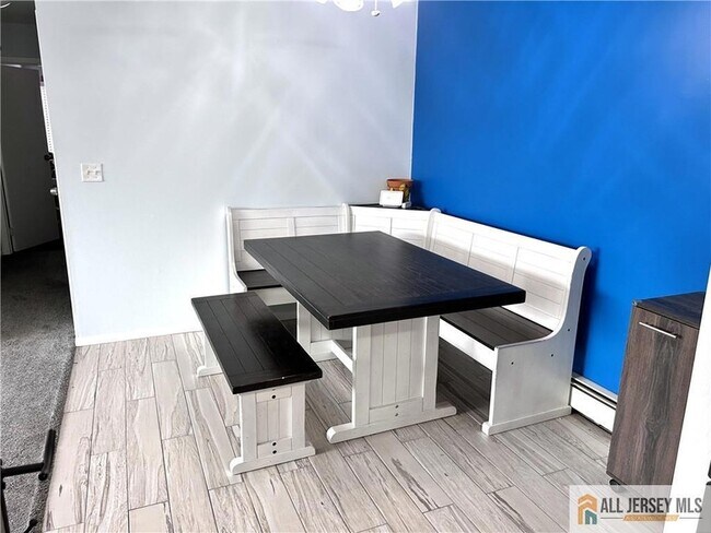 Foto del edificio - 532 Cricket Ln