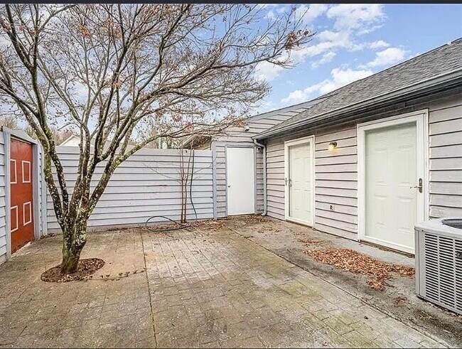 Foto del edificio - 1620 Windsong Ct