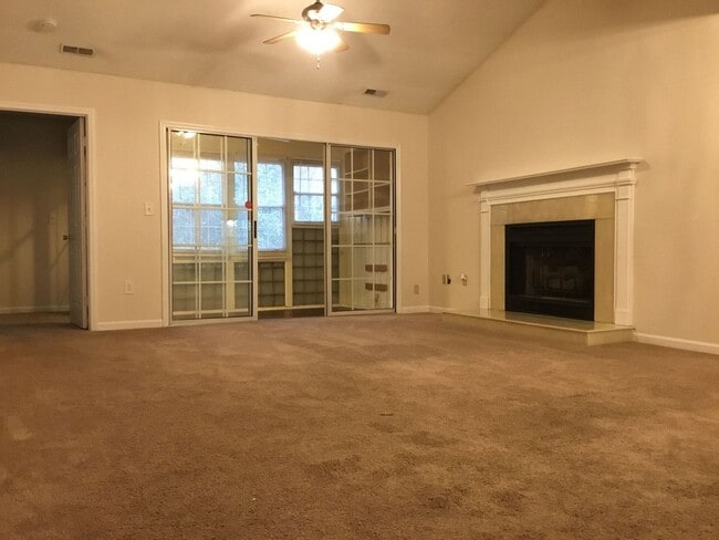 Building Photo - Located in Hunters Chase - 2 BR/2 BA w/ Fi...