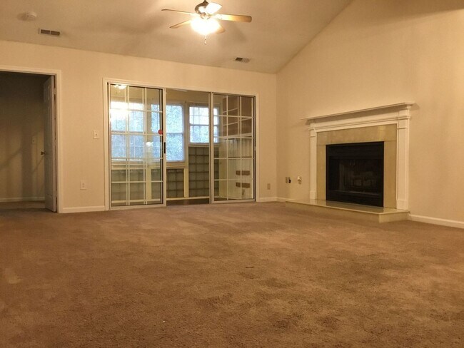 Building Photo - Located in Hunters Chase - 2 BR/2 BA w/ Fireplace, Office, & Landry Room ***MOVE-IN SPECIAL****