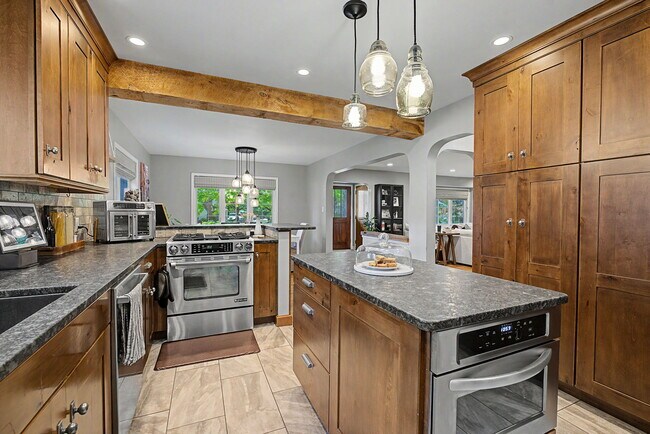 Building Photo - 333 E Thruston Blvd