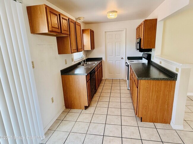 Foto del edificio - 2245 Dolphin Rd