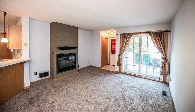 Foto del edificio - Great 2 bedroom Eagan Townhome