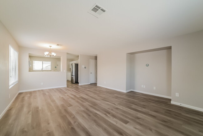 Building Photo - 15905 W Elm St