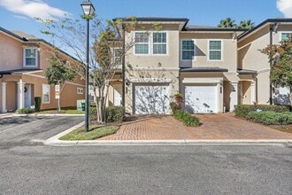 Building Photo - 11274-11271 Estancia Villa Cir