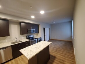 Building Photo - The Grand on Broadway