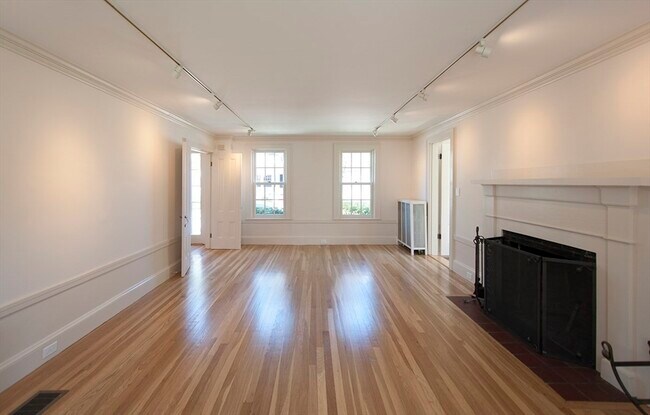 Foto del edificio - 153 Watson Rd