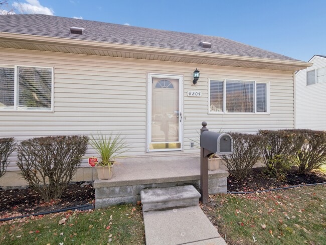 Frente de la casa - 8204 Toepfer Rd