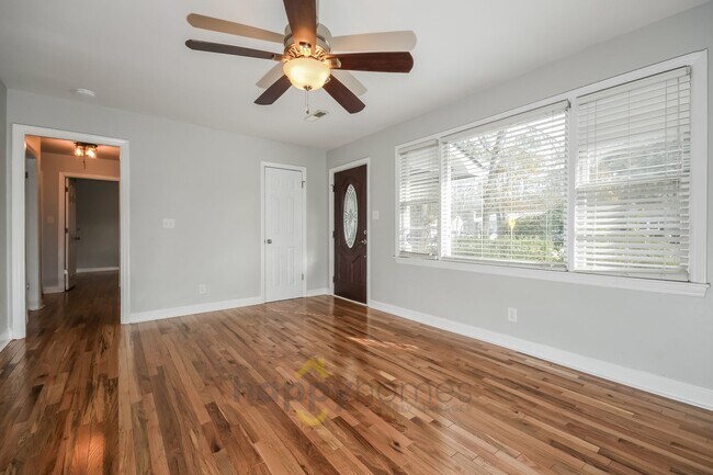 Foto del edificio - 3 Bedroom, 1 Bath Home in Castlewood of West Ashley