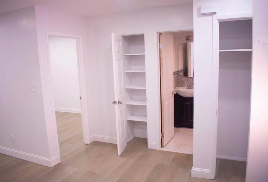 Bathroom is in the middle of the first 2 closets - 13440 161st St