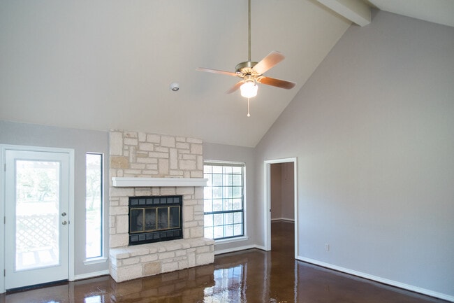 Building Photo - 39 Palmer Ln
