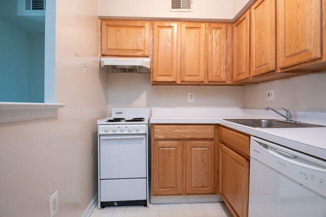 Foto del edificio - 4513 MacArthur Blvd NW