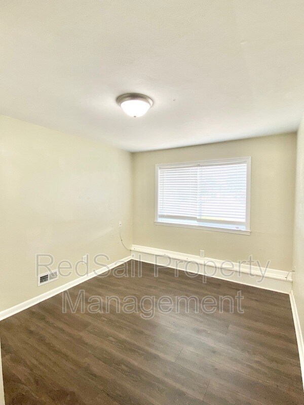 Foto del edificio - 37 Pennwood Dr