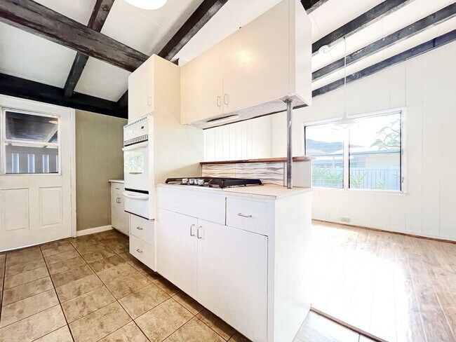 Building Photo - Pet Friendly Kailua House Backing to Canal