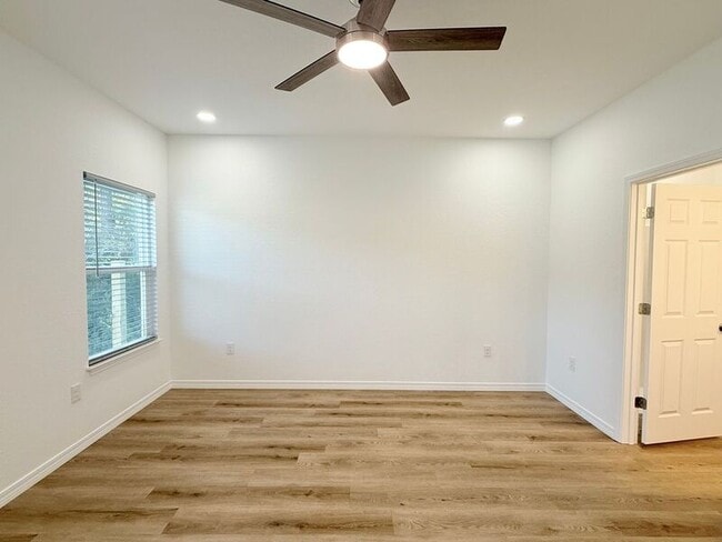 Foto del edificio - 3384 Hudson Bend