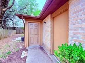 Building Photo - 6503 Columbia Oaks Ct