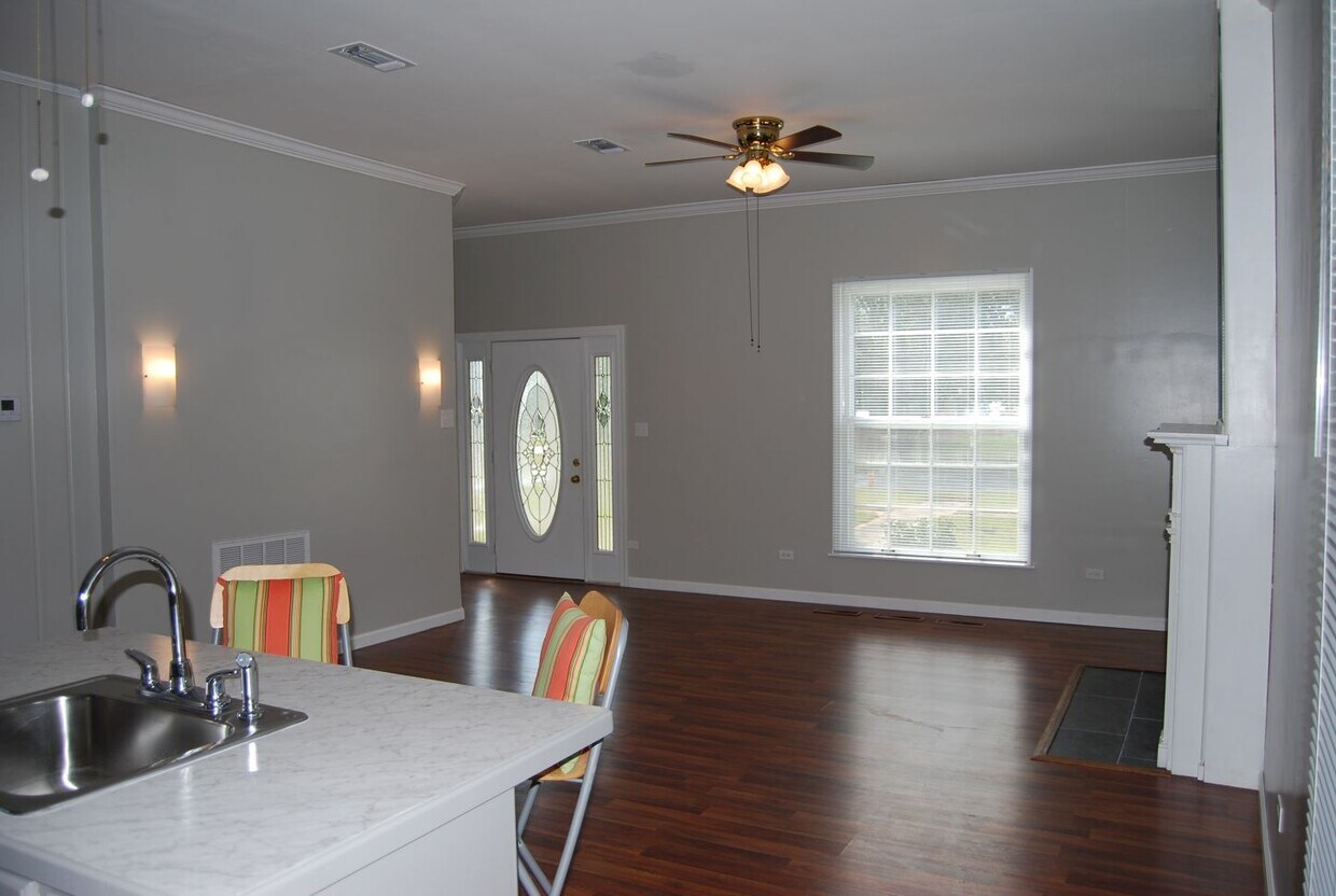 Primary Photo - 632 Brookhaven St
