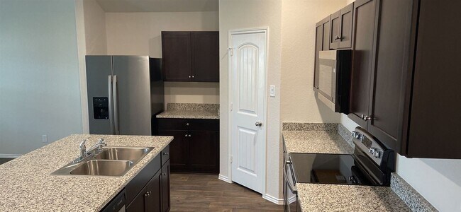 Building Photo - 4 br, 2 bath House - 869 Armadillo