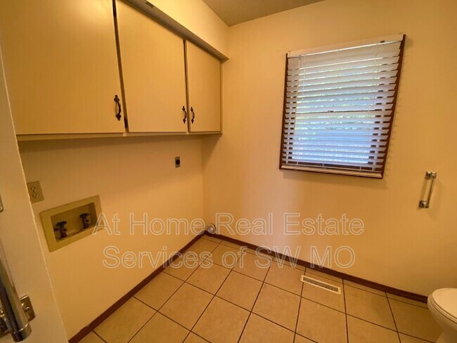 Foto del edificio - 3205 S Kimbrough Ave