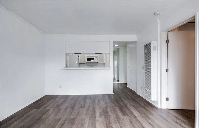 Building Photo - Welcome to this beautifully updated 1-bedr...